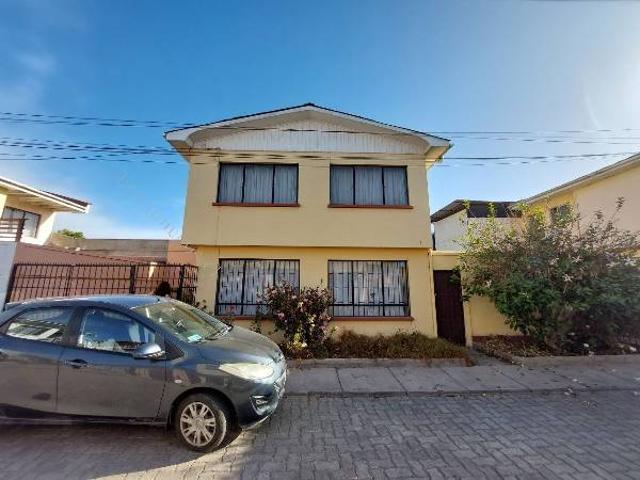 SE ARRIENDA CASA EN EL CENTRO DE LA SERENA AÑO CORRIDO