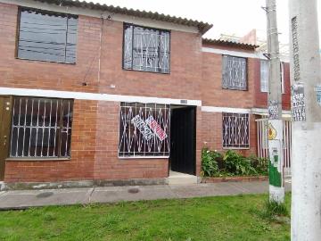SE ARRIENDA CASA EN LA URBANIZACION PARQUES DEL MUNA EN SIBATE CUNDINAMARCA