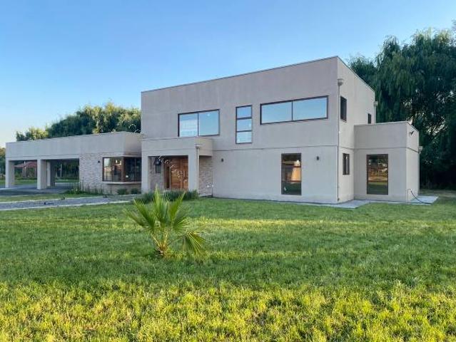 Se arrienda casa en parcela