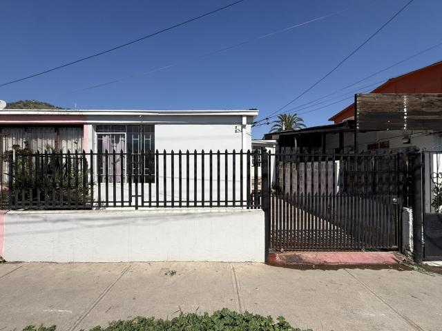 Se arrienda casa en pleno centro de La Calera