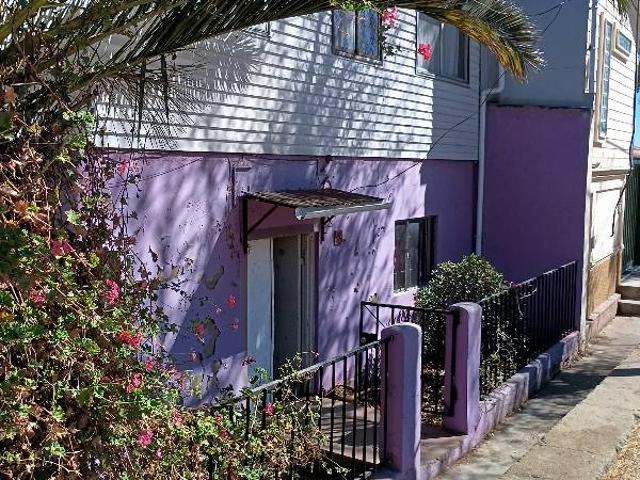 SE ARRIENDA CASA EN PRIMER PISO