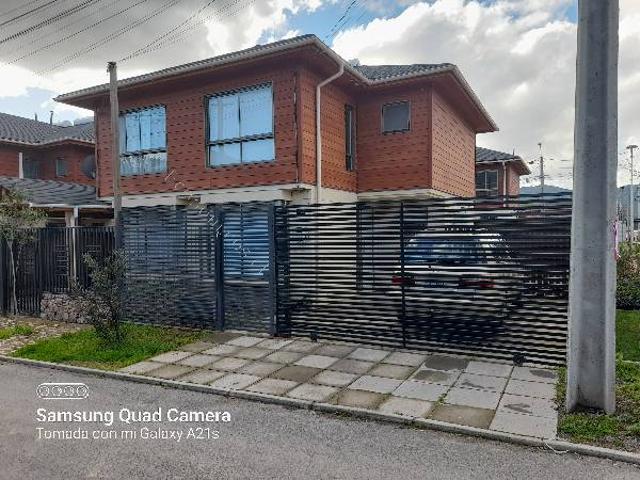 Se arrienda casa en santa cruz