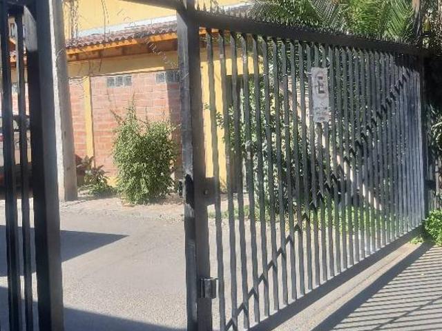 Se arrienda casa en tranquila y segura Villa