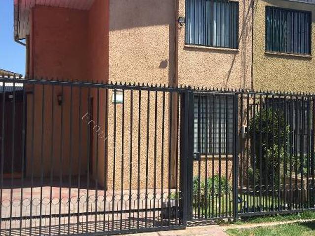 Se Arrienda Casa en Villa los Heroes 3d 2b 1e