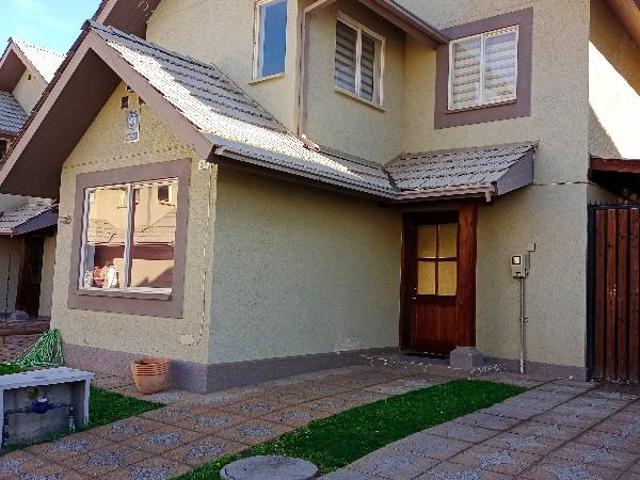 Se arrienda casa en Viñas de Oliva