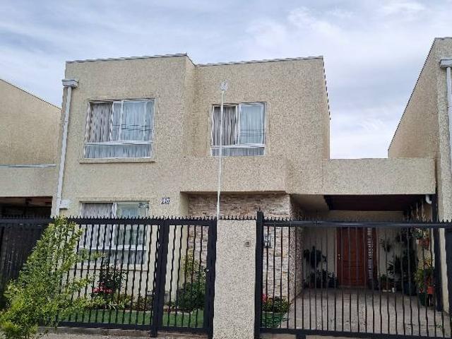 Se arrienda casa estilo mediterránea villa tres vientos