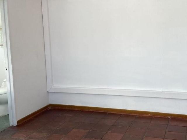 SE ARRIENDA CASA GRANDE PARA OFICINA