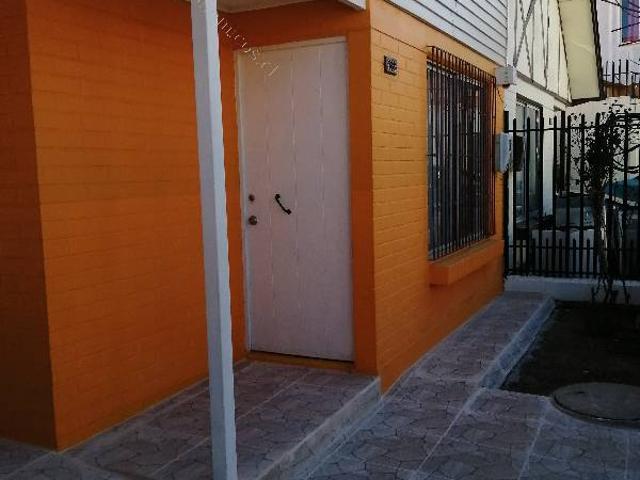 SE ARRIENDA CASA LOS PINOS
