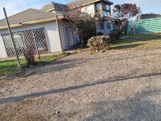 SE ARRIENDA CASA SIN MUEBLES AÑO CORRIDO