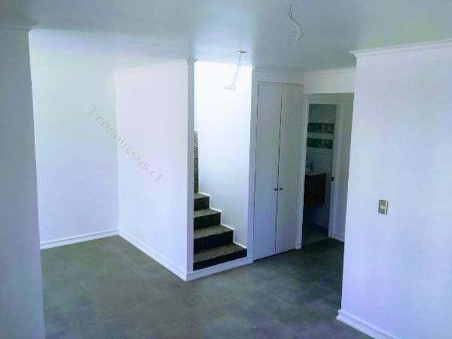 Se arrienda casa 2 pisos