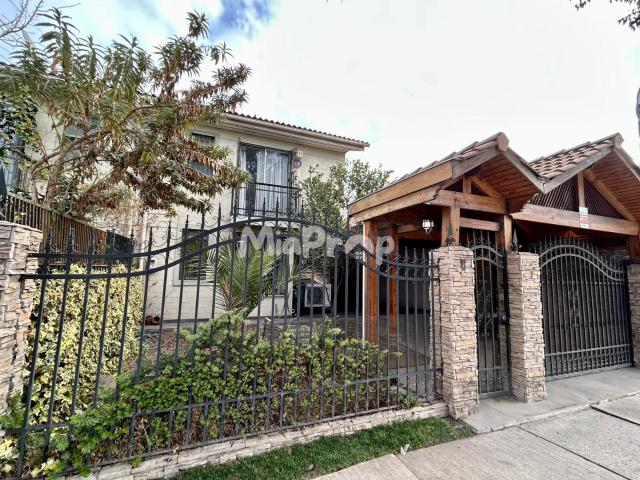 SE ARRIENDA CASA 3D3B DE DOS PISOS EN BARRIO RESIDENCIAL