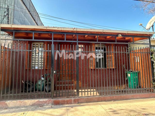 SE ARRIENDA CASA 3D1B CERCANA A METRO LAS REJAS