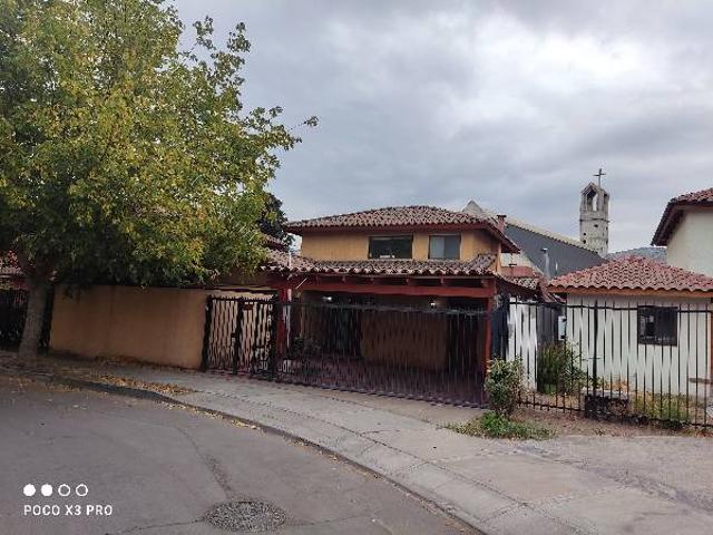 Se arrienda casa 4 H 4 B piscina