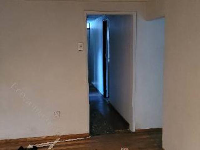 SE ARRIENDA CASA