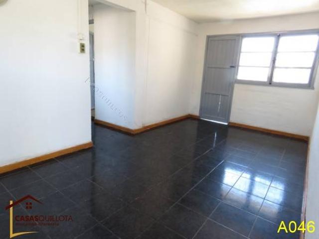 Se arrienda cómodo y central departamento