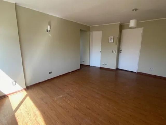 Se arrienda depto de 2 dorm frente al metro los dominicos