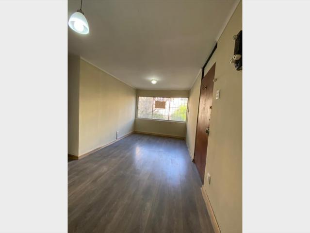 Se arrienda departamento 2 habitaciones, 1 baño, en edificio segundo piso