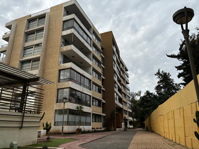Se arrienda en Edificio Don Leónidas