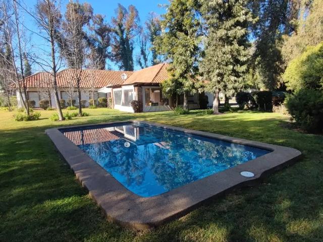 Se Arrienda En Exclusivo Condominio En Chicureo