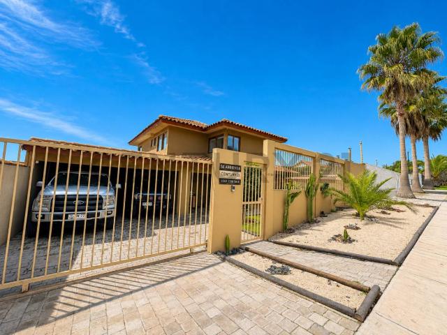 Se arrienda espectacular casa con piscina en Peñuelas