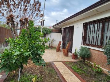 Se arrienda estupenda casa con patio y quincho, ñuñoa