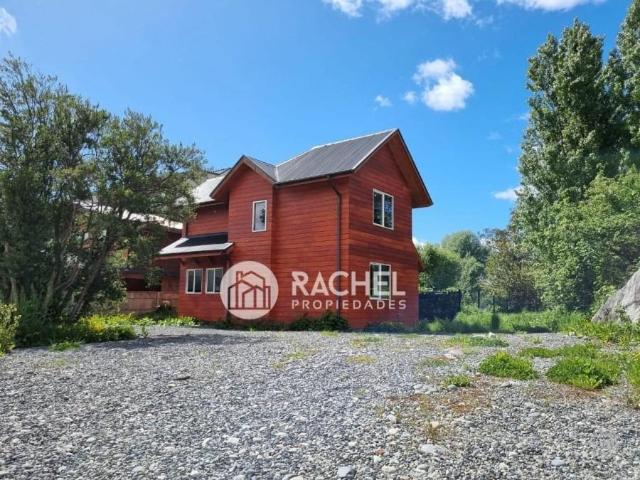 SE ARRIENDA EXCELENTE CASA CON GRAN TERRENO EN VILLARRICA