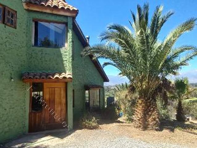 Se arrienda excelente casa en Pirque, vista al valle