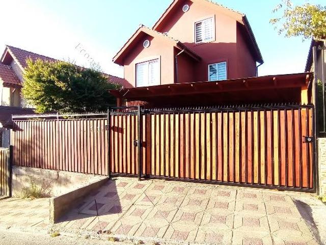 Se arrienda hermosa casa con piscina