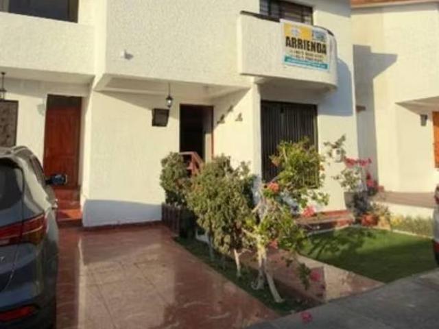 Se arrienda hermosa casa en condominio