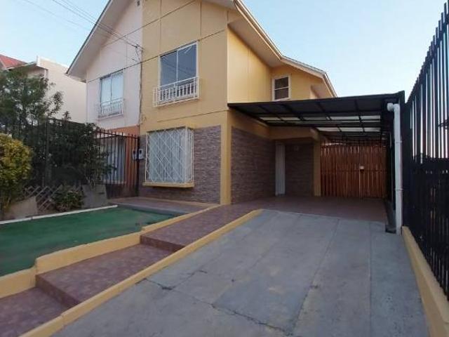 SE ARRIENDA HERMOSA CASA REMODELADA EN BELLOTO NORTE