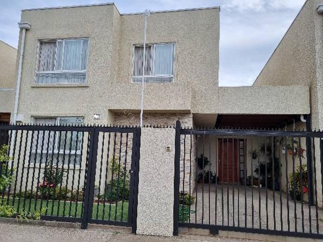 SE ARRIENDA HERMOSA CASA VILLA TRES VIENTOS