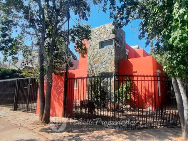 Se ARRIENDA hermosa y amplia casa en Peñalolén alto