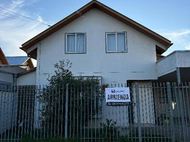 SE ARRIENDA HERMOSA Y AMPLIA CASA EN VILLA FLORES DE PUCARA
