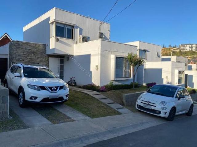 Se arrienda linda y cómoda casa