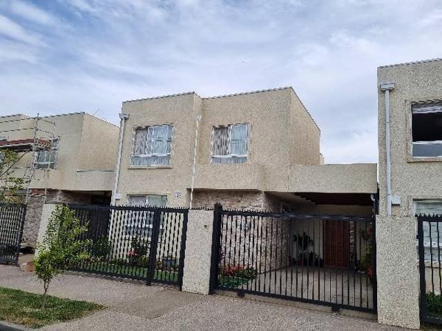 SE ARRIENDA LINDA CASA MEDITERRANEA VILLA TRES VIENTOS