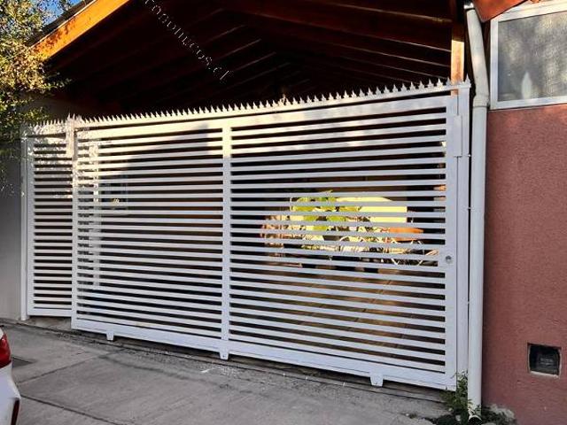 SE ARRIENDA LINDA CASA AMPLIADA DE DOS PISOS, CERRILLOS