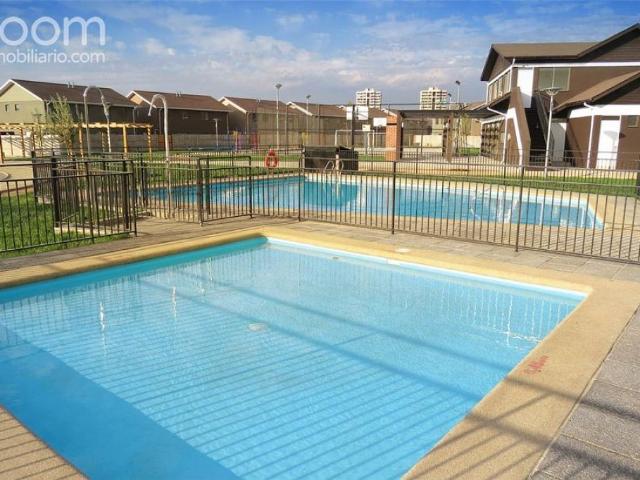 Se arrienda linda casa exclusivo condominio maipu