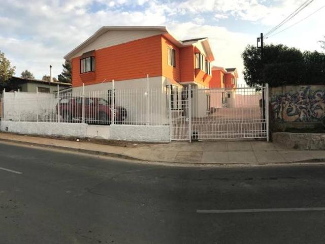 Se arrienda linda casa en condominio