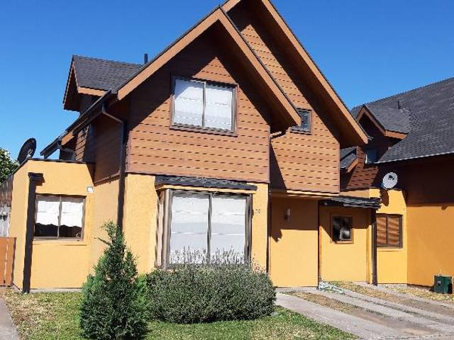 Se arrienda linda casa en Condominio Santa Ana
