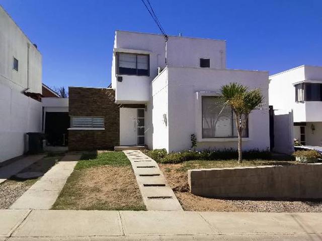 Se arrienda linda casa