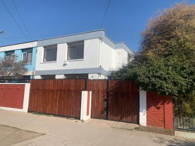 SE ARRIENDA LOCAL COMERCIAL CON 4 OFICINAS EN CENTRO DE LOS ANDES