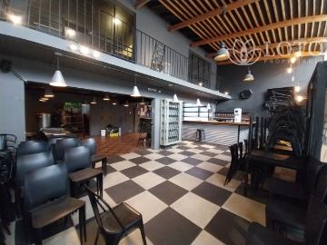 Se arrienda local comercial en barrio turístico consolidado