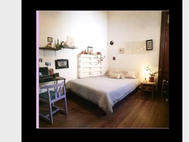 Se Arrienda pieza en Casa con patio Santiago Centro