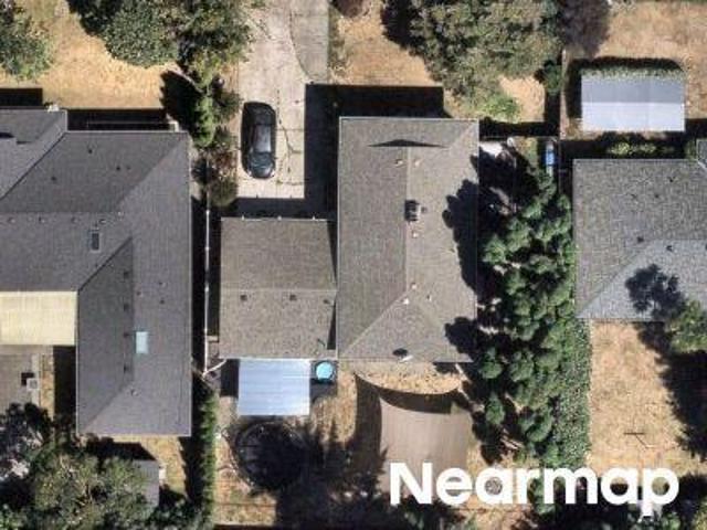 SE Fieldcrest Dr