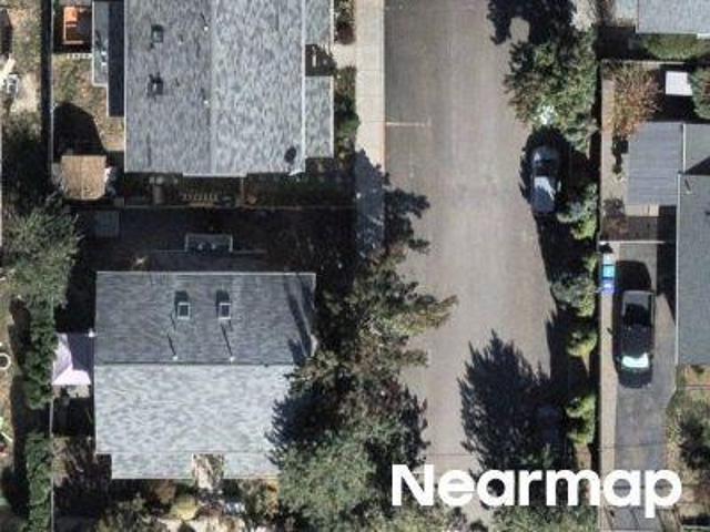 SE Lambert St