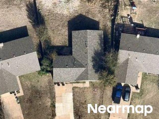 SE Lomond Ln