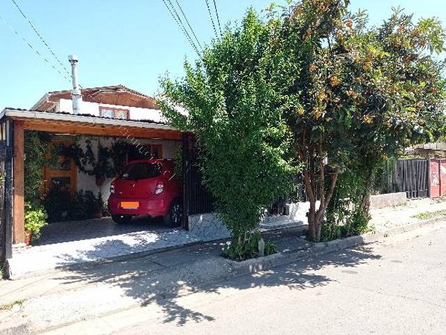 Se ofrece en arriendo casa grande con algunos muebles