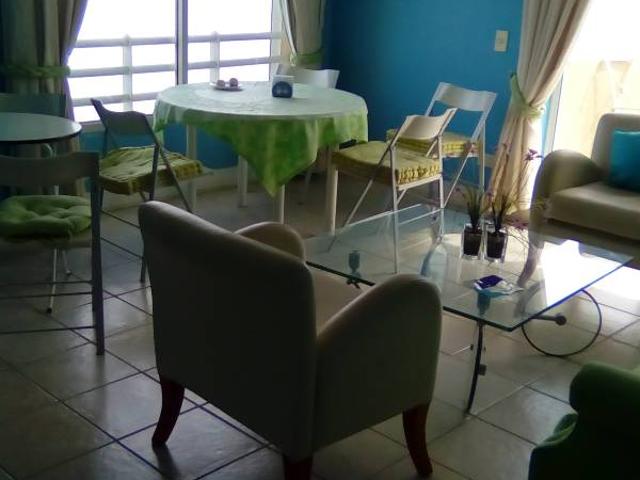 Se ofrece en arriendo hermoso departamento, vista al mar