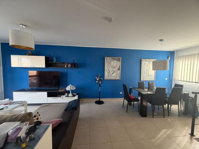 Se ofrece en venta un magnífico tríplex situado en la presti. 165m² Caleta de Fuste