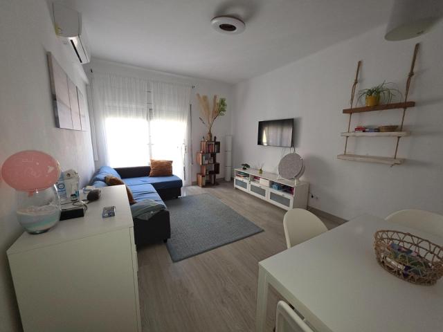 Se ofrece fantástico piso situado en la calle Pere Serafí, 2. 75m² Barcelona